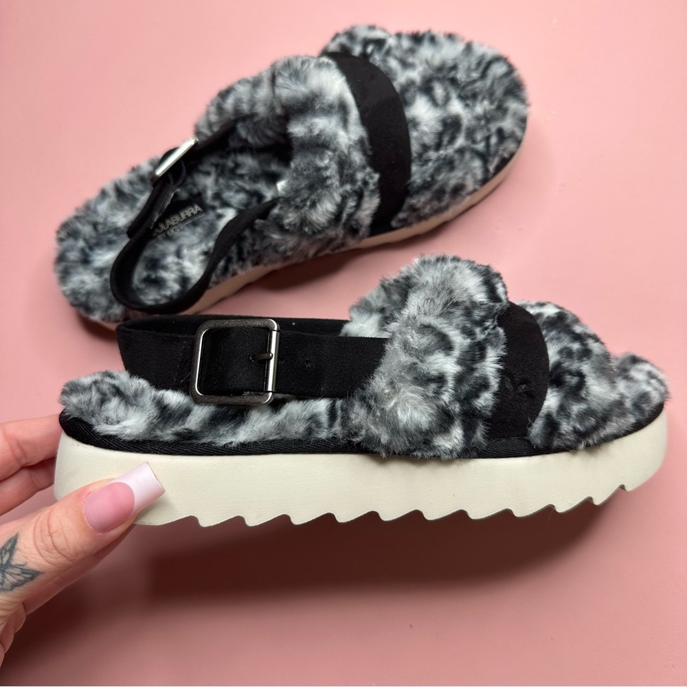 Koolaburra Ugg White & Black Snow Leopard Cheetah Slides - Picture 4 of 13